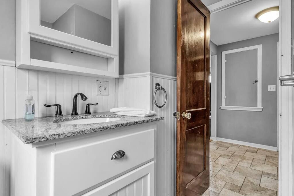 Gorgeous 2 Queen Bedroom Apartment In North Buffalo With 70 Inch Tv Kültér fotó