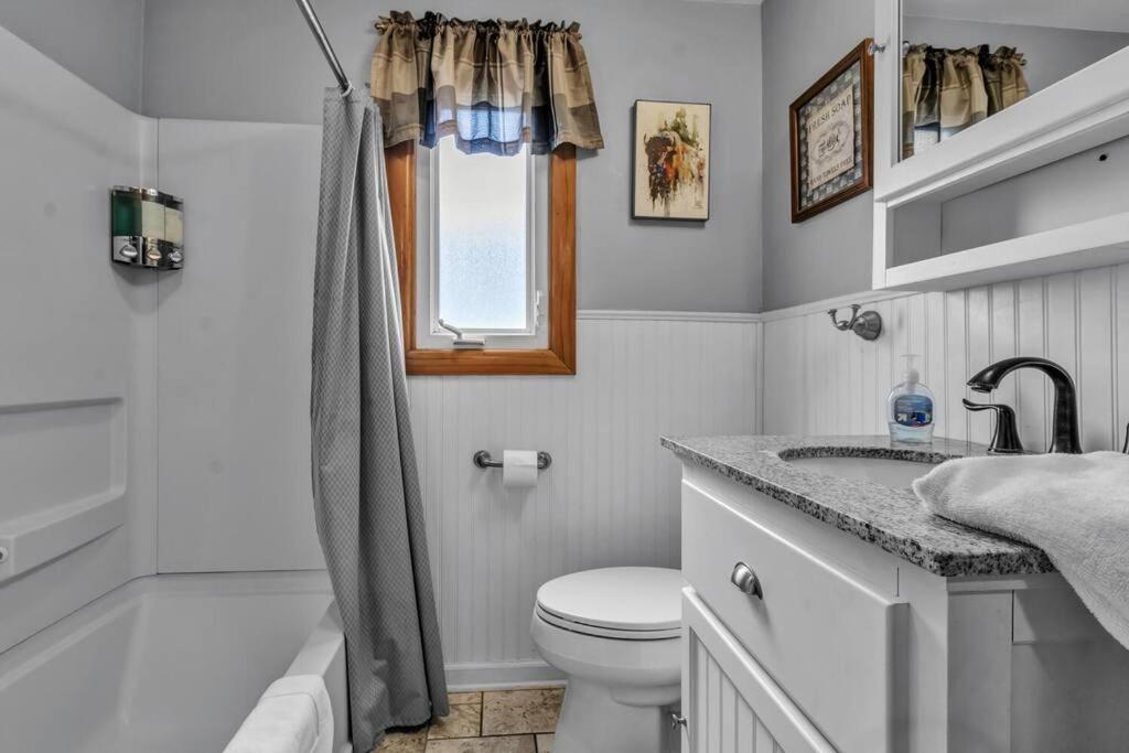 Gorgeous 2 Queen Bedroom Apartment In North Buffalo With 70 Inch Tv Kültér fotó