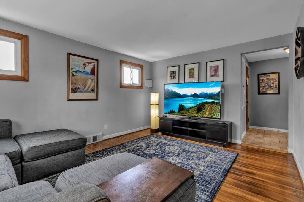 Gorgeous 2 Queen Bedroom Apartment In North Buffalo With 70 Inch Tv Kültér fotó