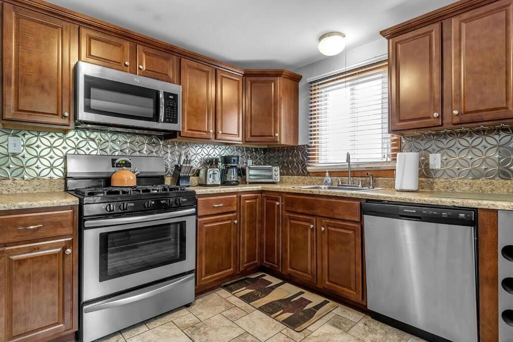 Gorgeous 2 Queen Bedroom Apartment In North Buffalo With 70 Inch Tv Kültér fotó