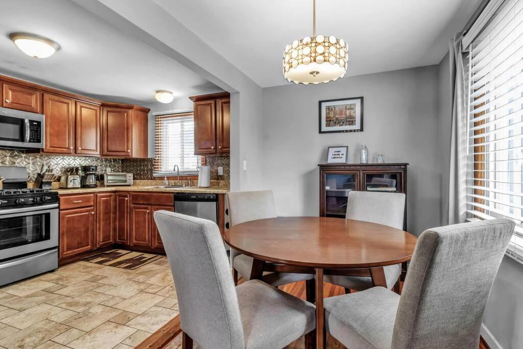 Gorgeous 2 Queen Bedroom Apartment In North Buffalo With 70 Inch Tv Kültér fotó